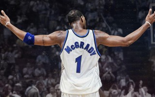 【ayx】暴雨难凉热血，北京球员雨战绿茵展足球挚爱