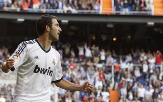 爱游戏体育|高效战神模式！18投13中罚球全中轰37分，亚历山大率队豪取九连胜 赛季第11次三节打卡奠定胜局，MVP级统治力诠释新时代篮球美学